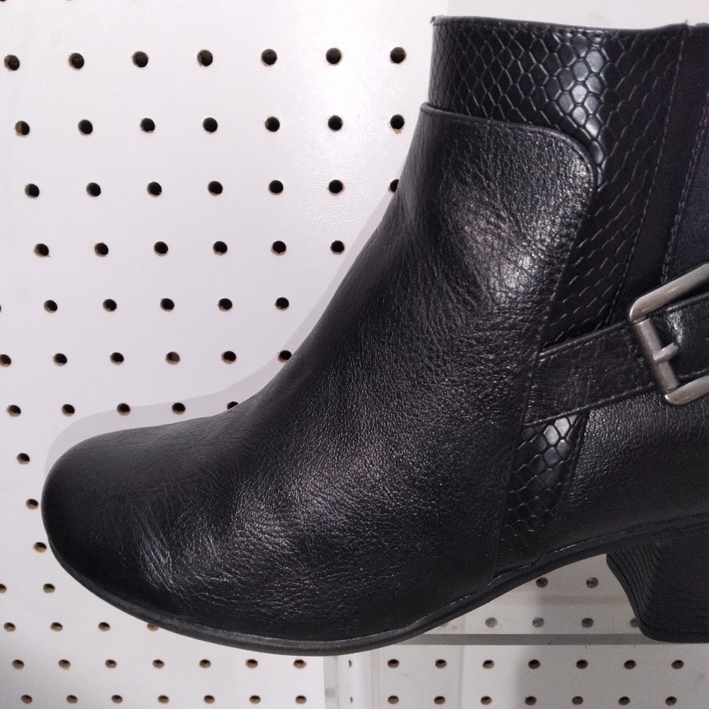 Women’s Black Boots | Comfort Lightweight Buckle Mid Ankle Booties Zip up 8 W - Picture 3 of 9